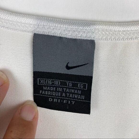 Nike Pullover  - Picture 3 of 6